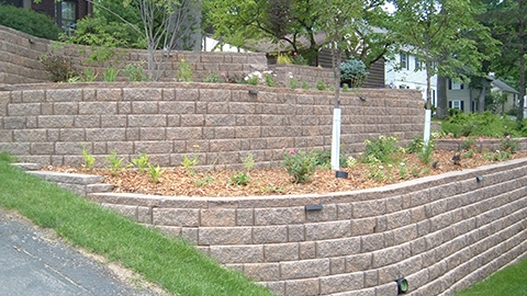 Retaining walls built in landscape in Urbandale, IA.