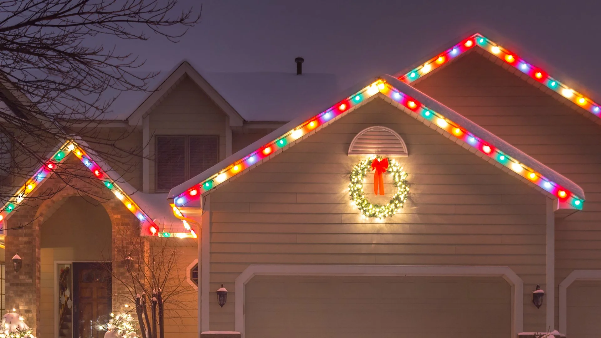 Are White or Colored Christmas Lights Better for Your Holiday Display?